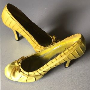 Deb size 8 scuff mark as shown in picture 2.